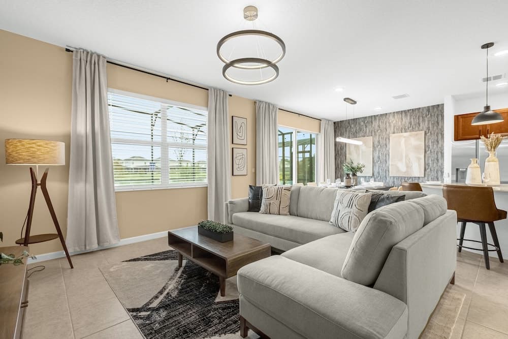 Modern Family Home - Image 4