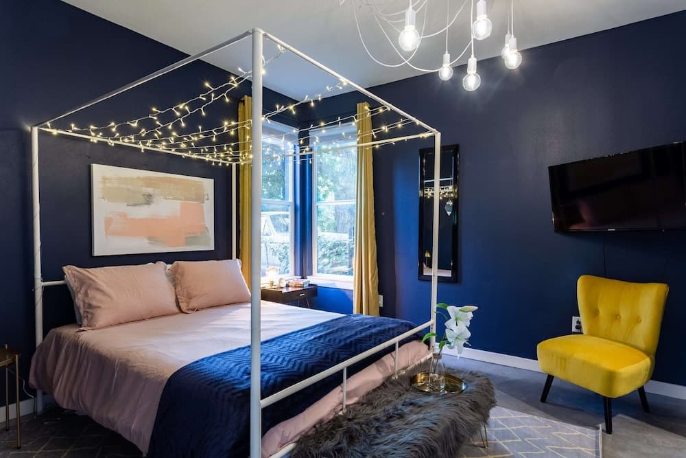 Modern ATX Mansion - Image 4