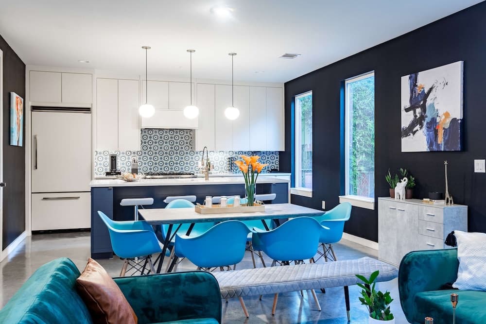 Modern ATX Mansion - Image 7