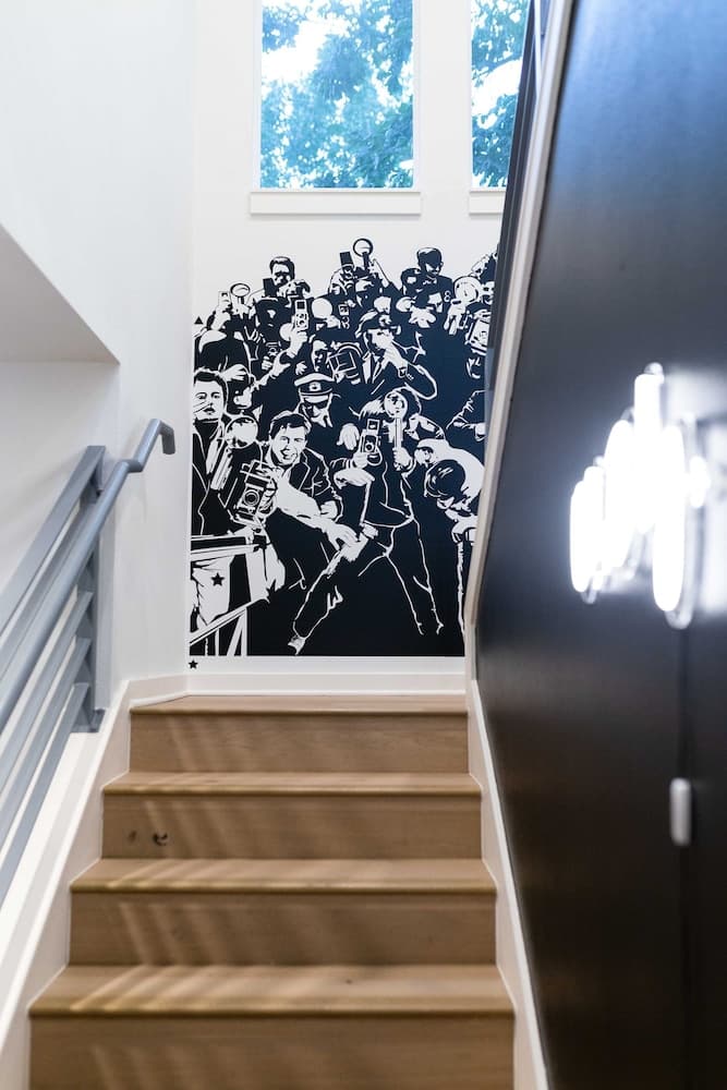 Modern ATX Mansion - Image 12