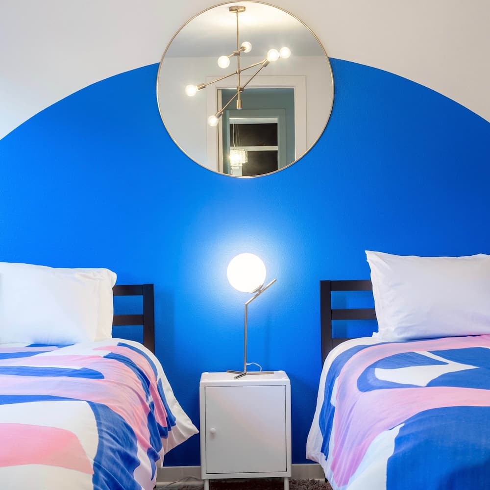 Modern ATX Mansion - Image 20