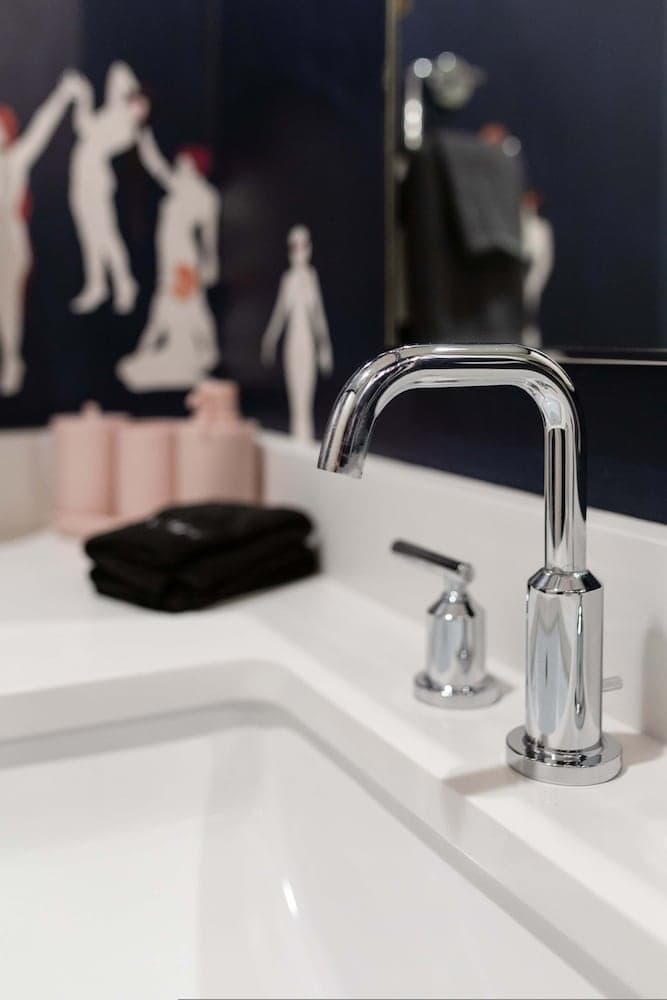 Modern ATX Mansion - Image 24