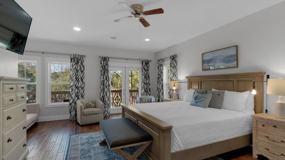 Three Mermaids Haven - Image 5