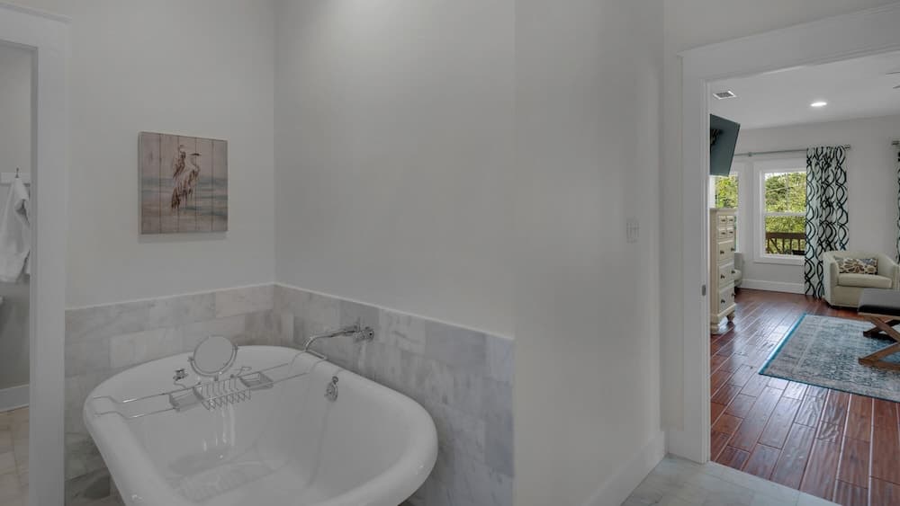 Three Mermaids Haven - Image 25