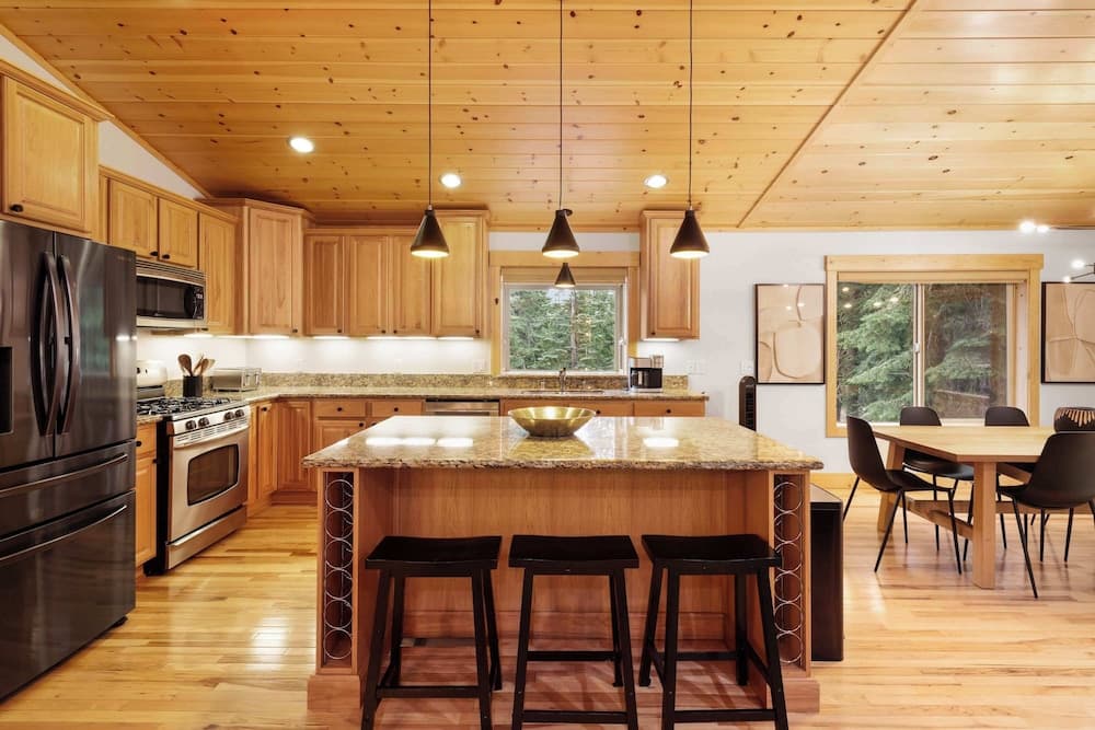 Modern Lake Tahoe Retreat - Image 5