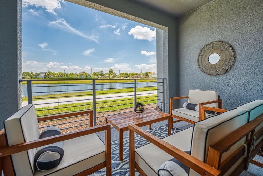 Modern Stunning Condo - Image 2