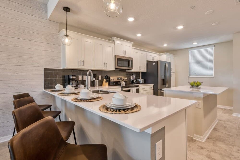 Modern Stunning Condo - Image 5