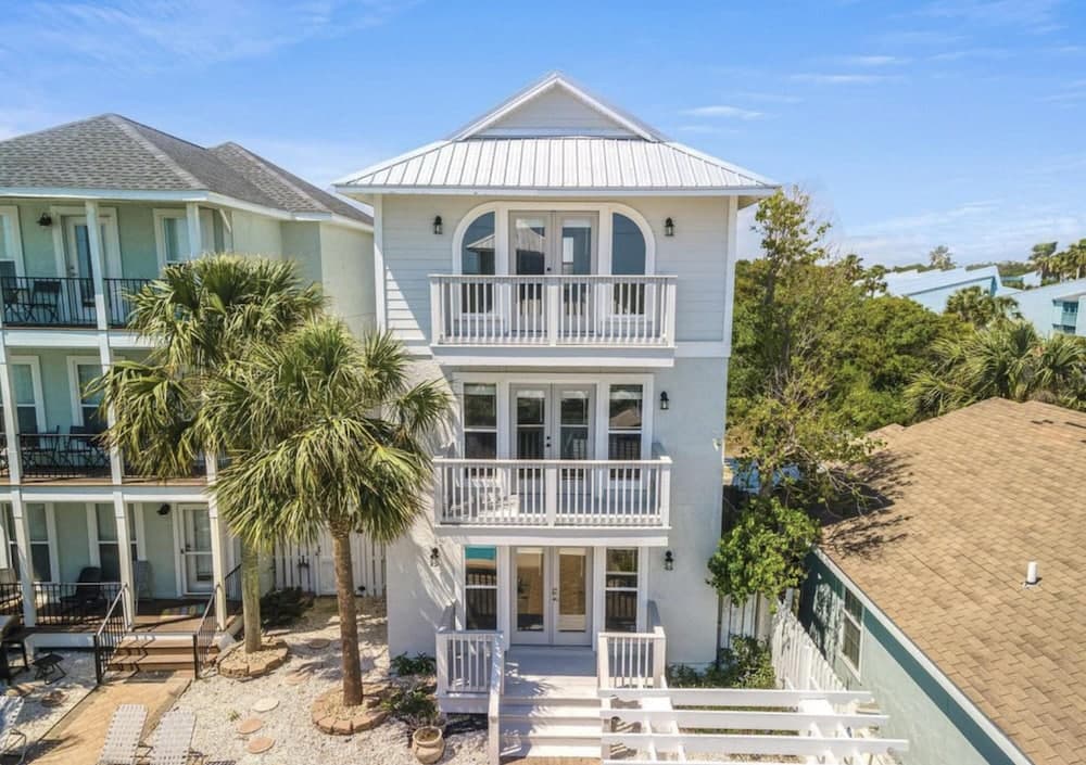 Modern Poolside Villa - Image 1