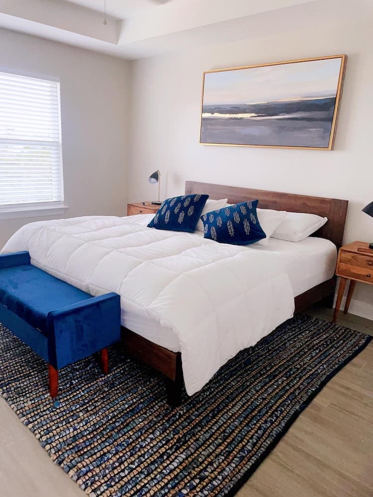 Modern Poolside Villa - Image 3