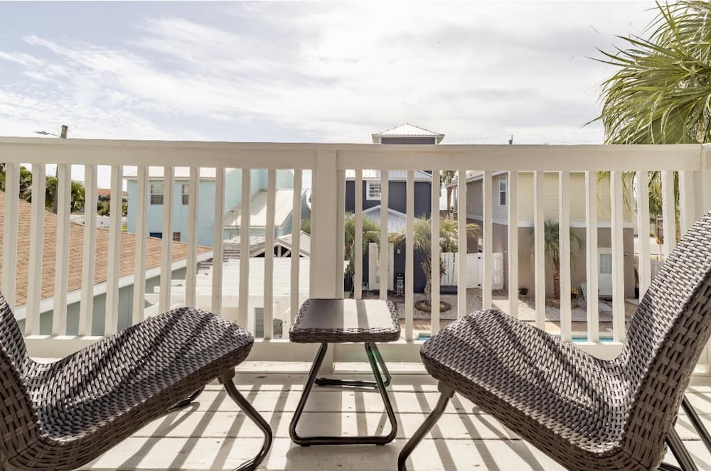 Modern Poolside Villa - Image 16