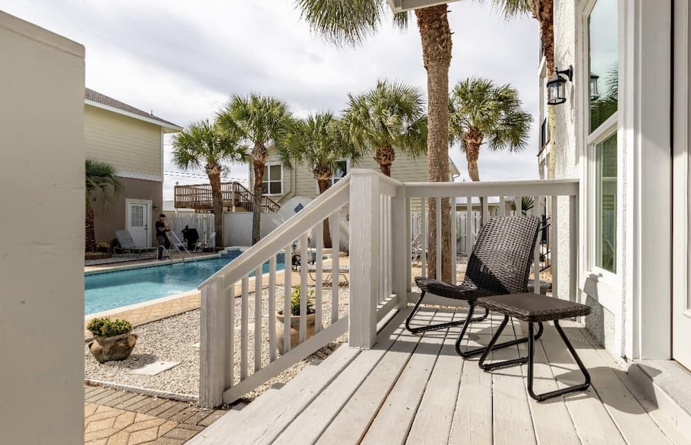 Modern Poolside Villa - Image 19