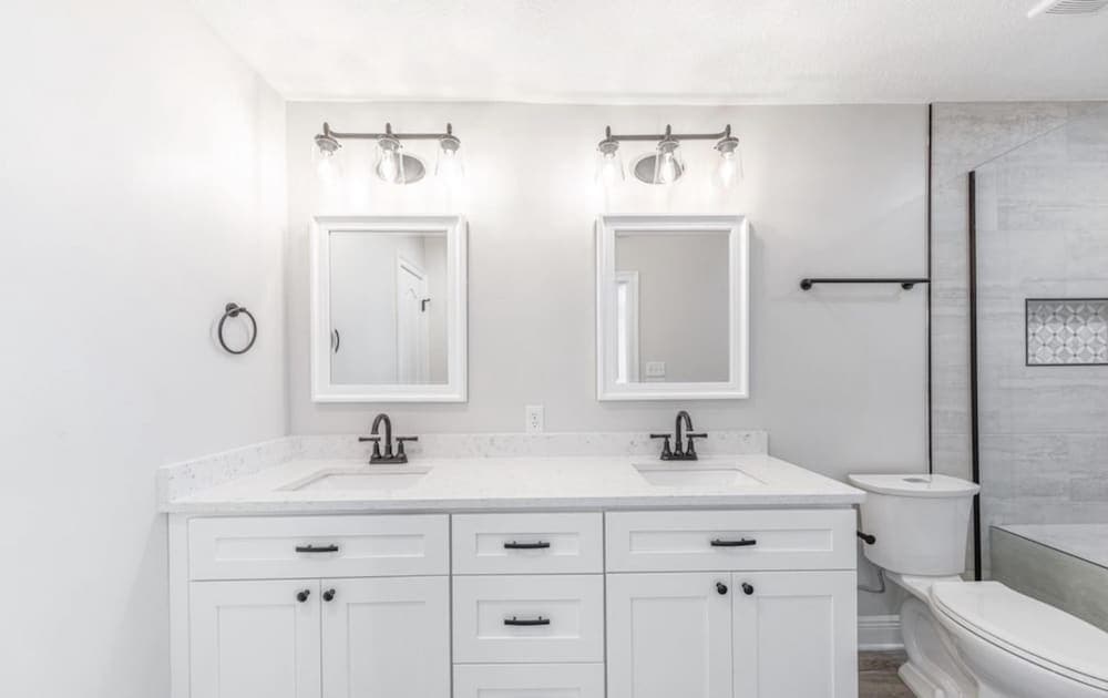 Modern Poolside Villa - Image 21