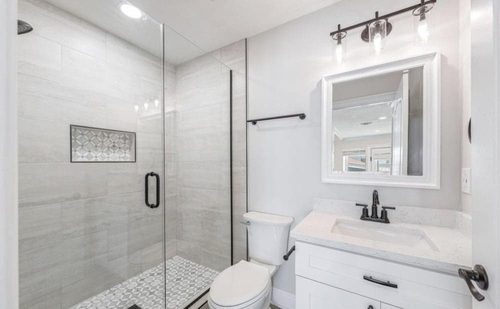 Modern Poolside Villa - Image 23