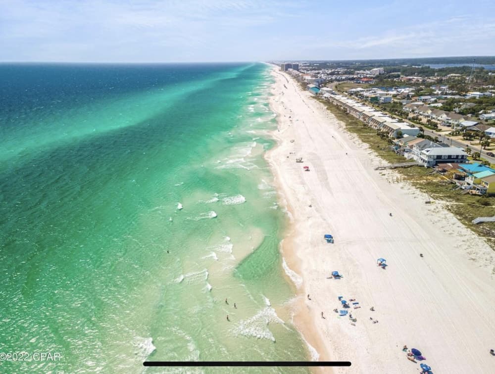 Modern Poolside Villa - Image 33