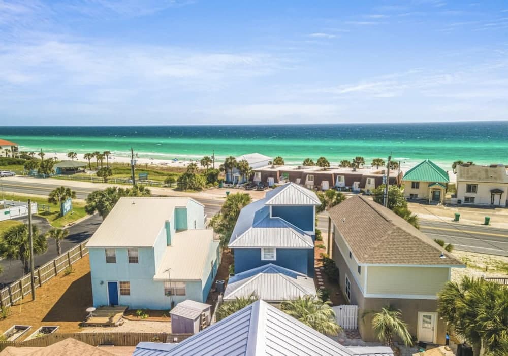 Modern Poolside Villa - Image 32