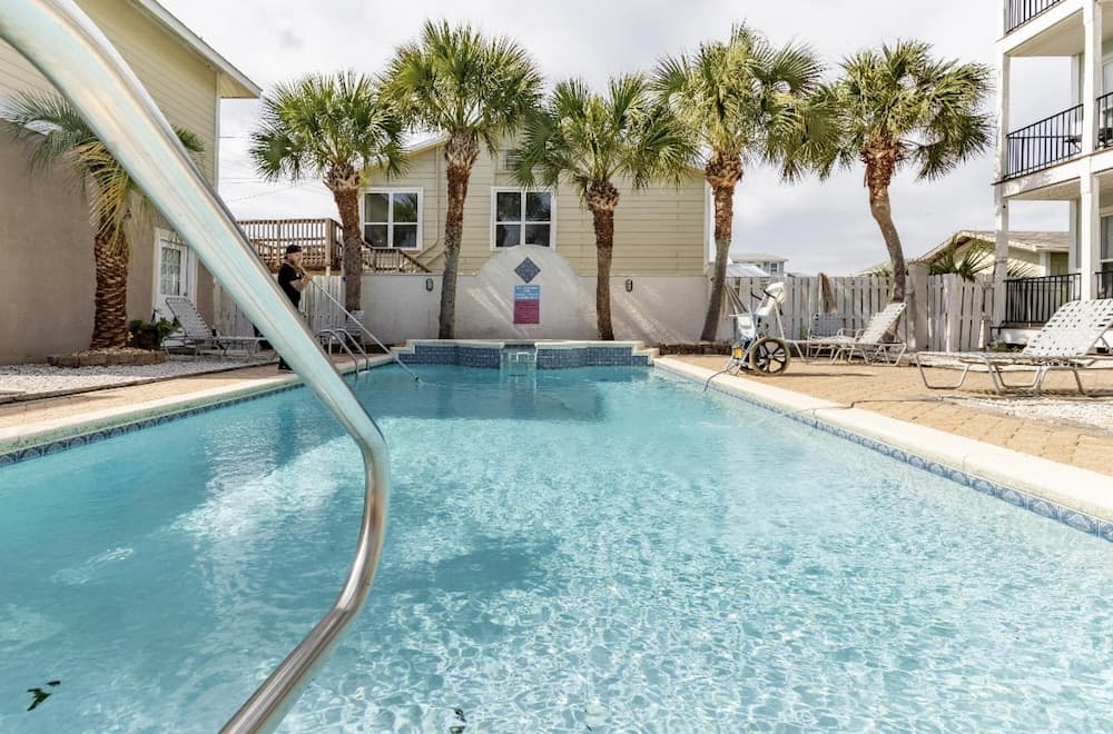 Modern Poolside Villa - Image 27