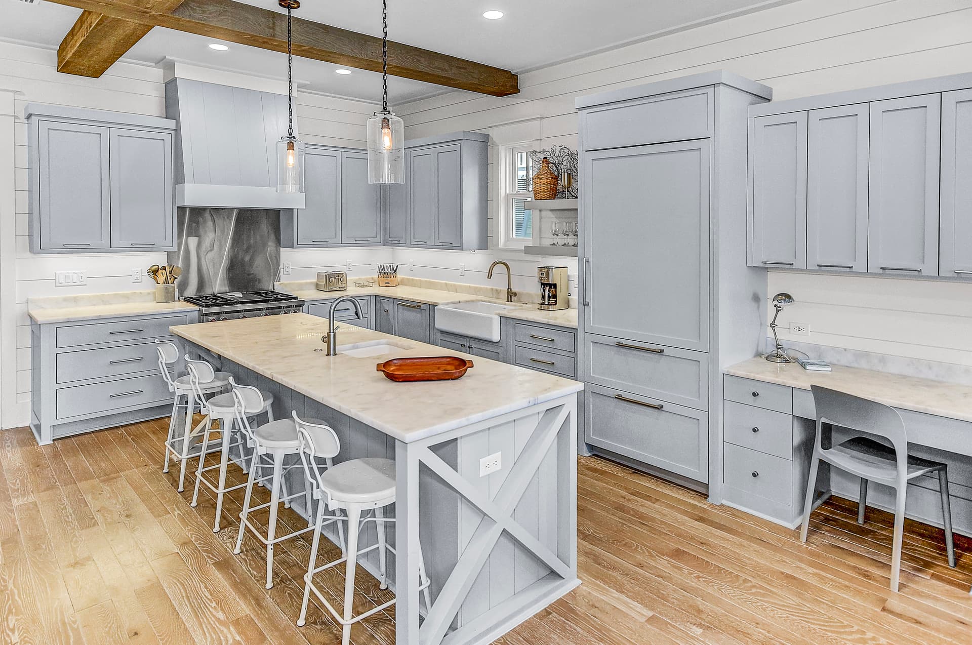 More Grayter - Image 5