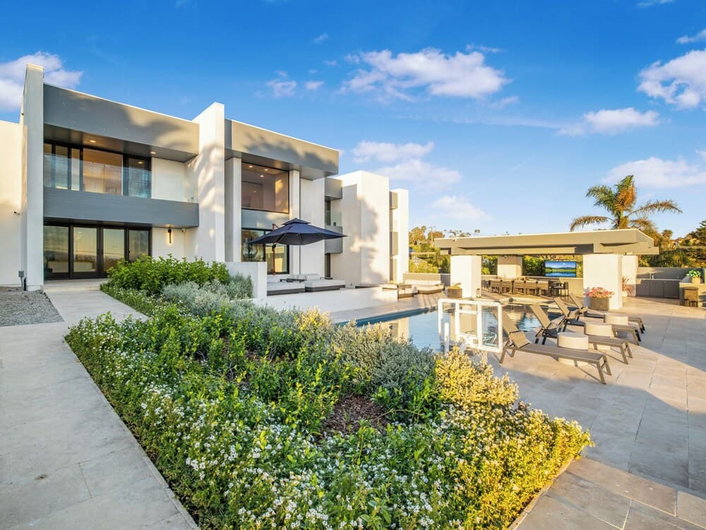 Malibu Masterpiece in the Making - Image 35