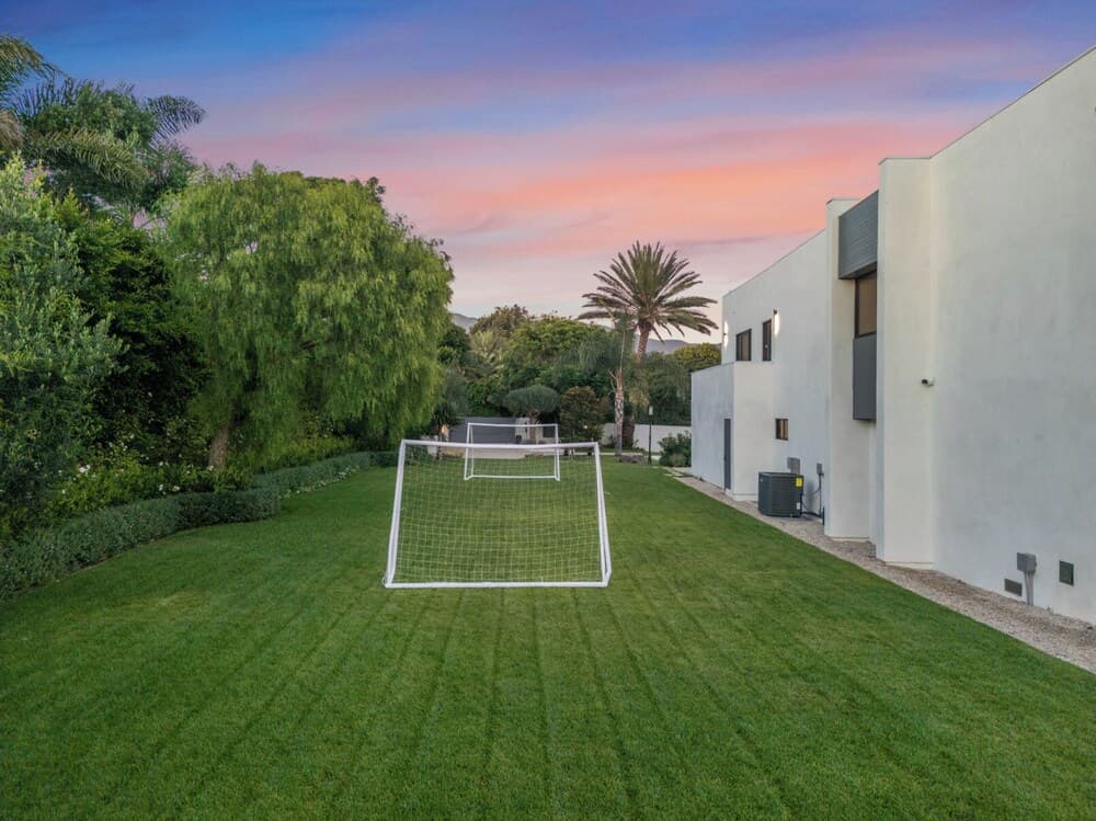 Malibu Masterpiece in the Making - Image 45