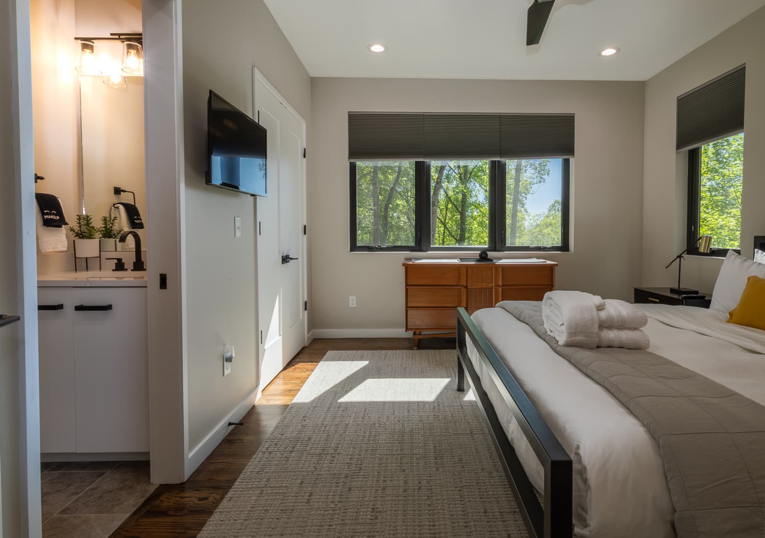 Mountain to Sea Modern - Image 35