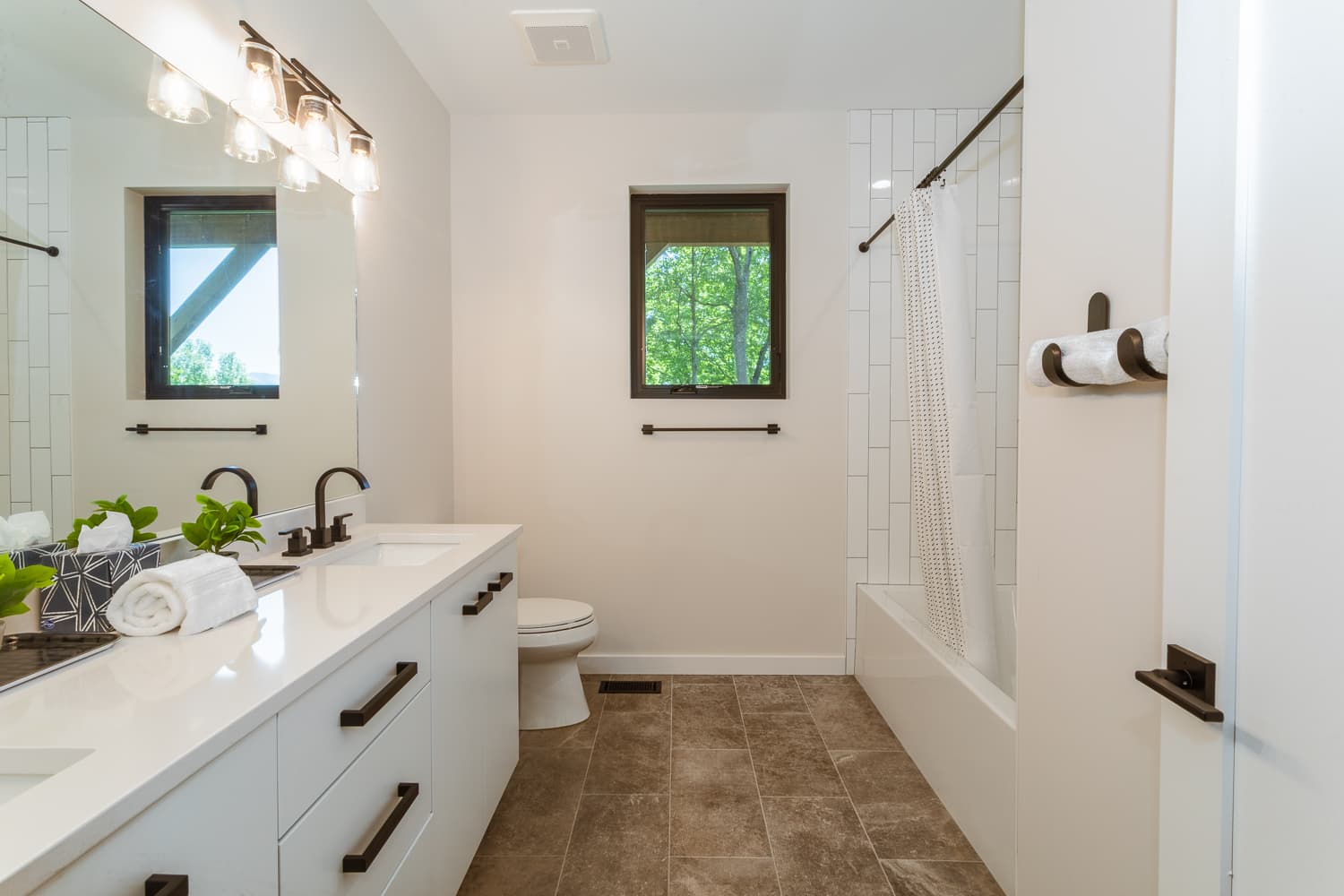 Mountain to Sea Modern - Image 40