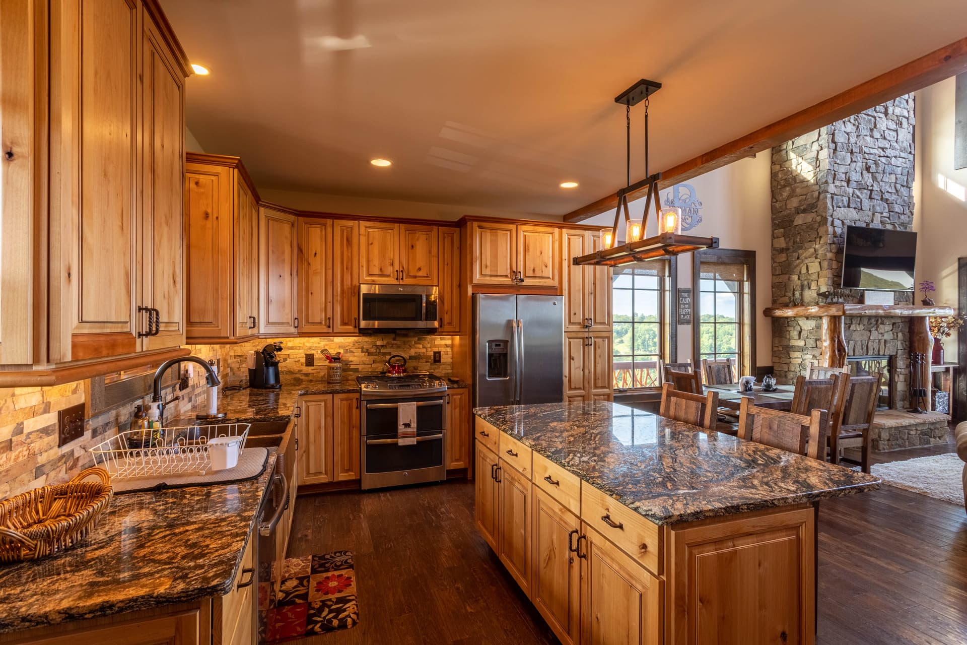 Mountain Lodge Home - Image 5