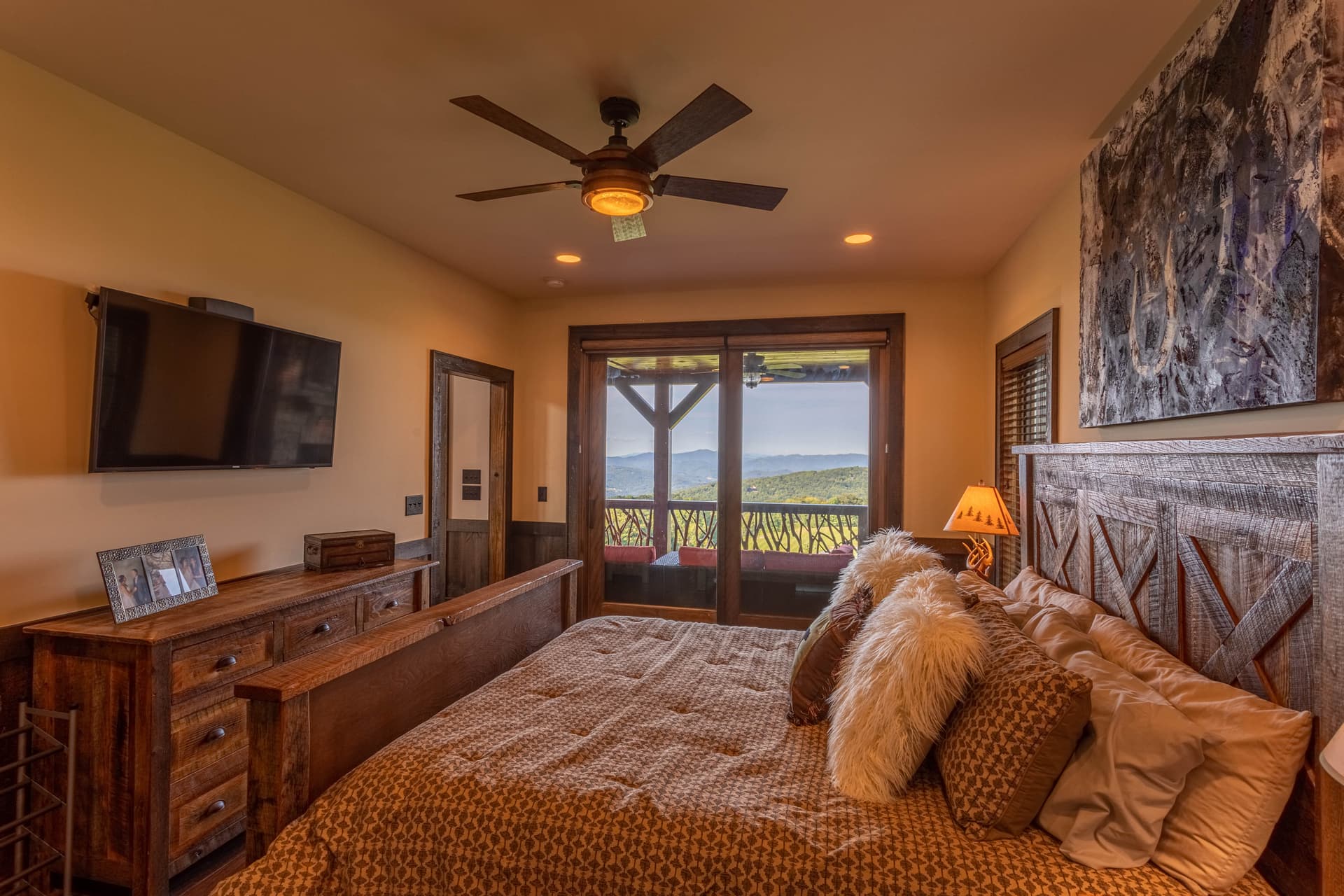 Mountain Lodge Home - Image 5