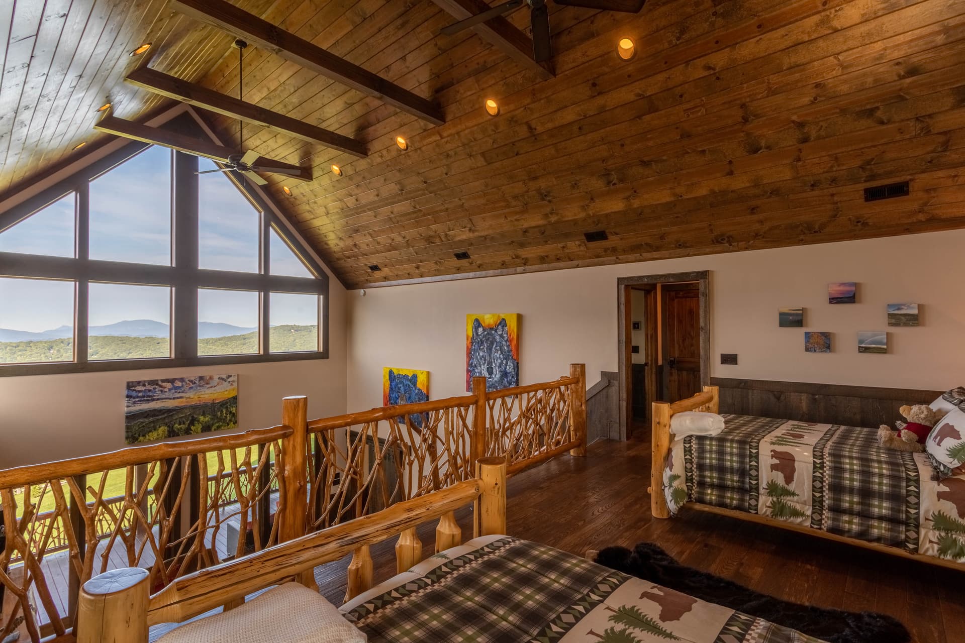 Mountain Lodge Home - Image 10