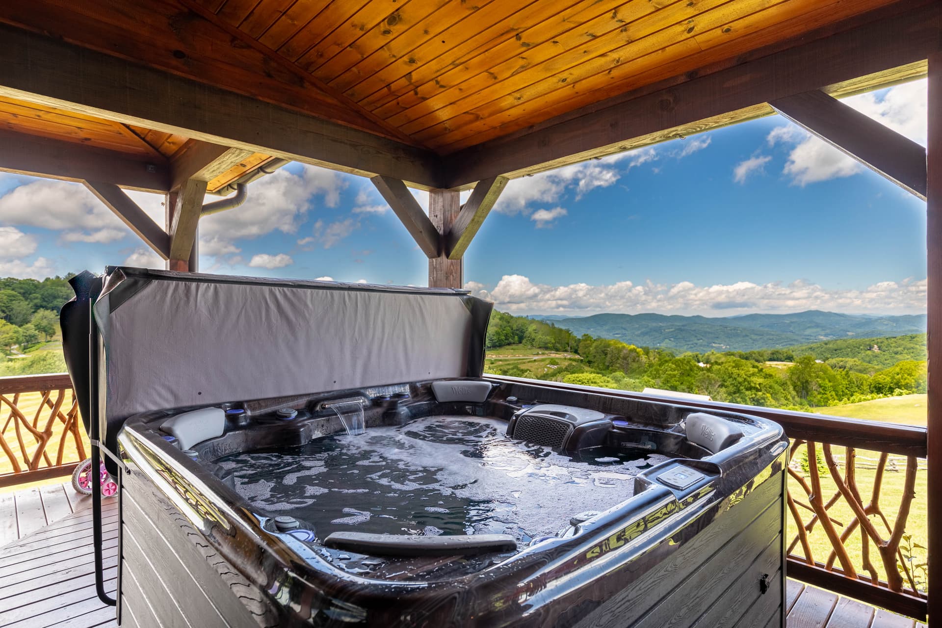 Mountain Lodge Home - Image 15