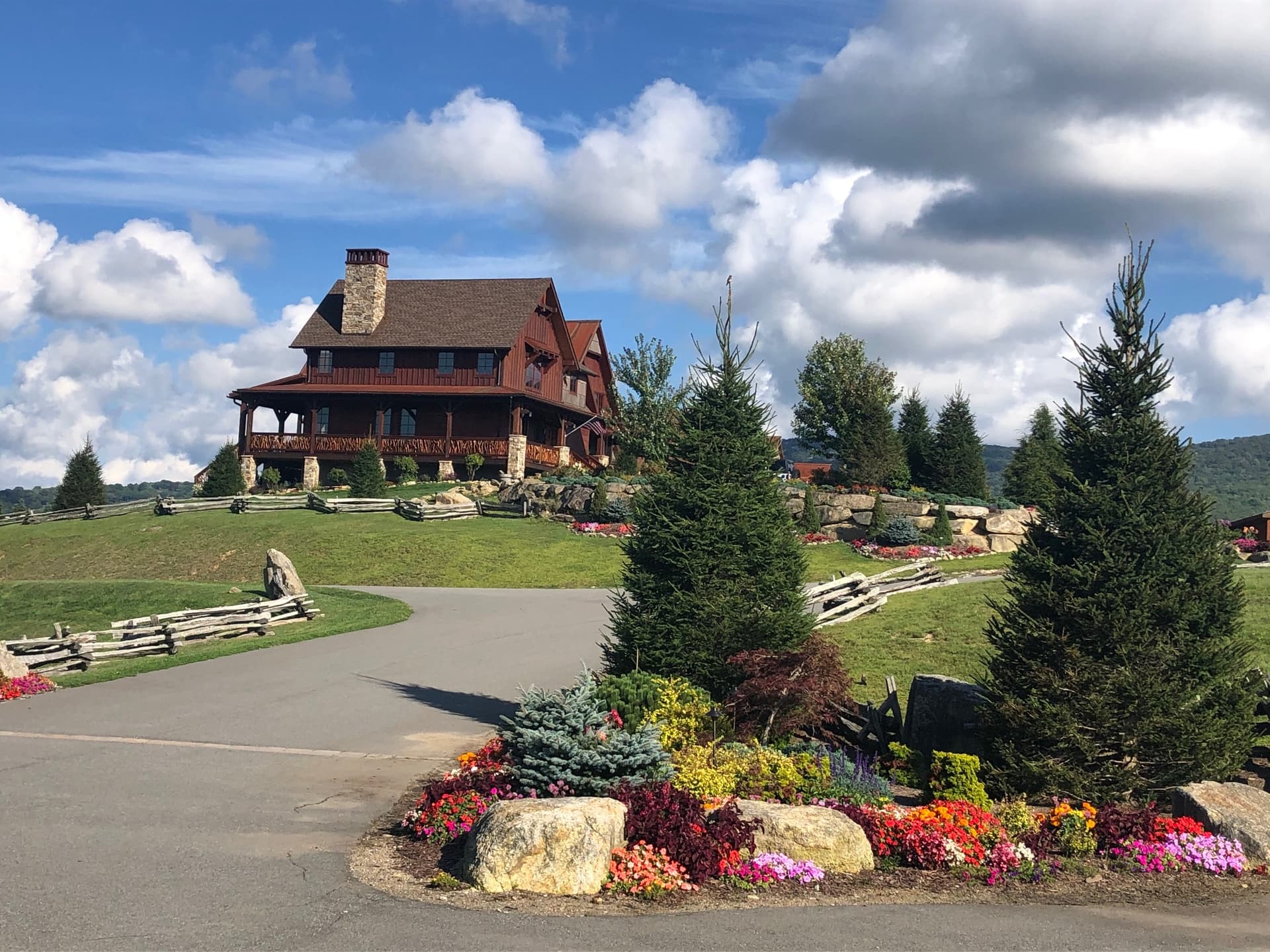 Mountain Lodge Home - Image 30