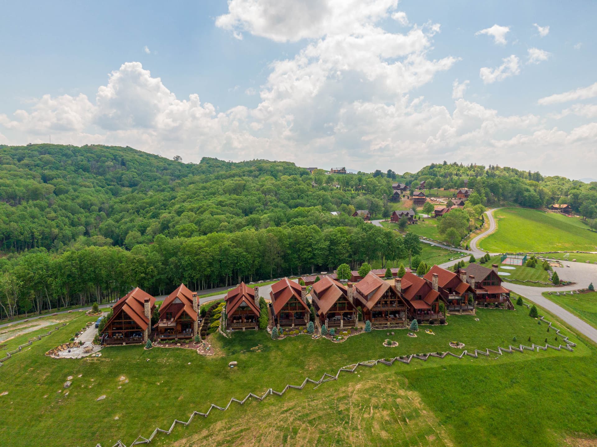 Mountain Lodge Home - Image 36