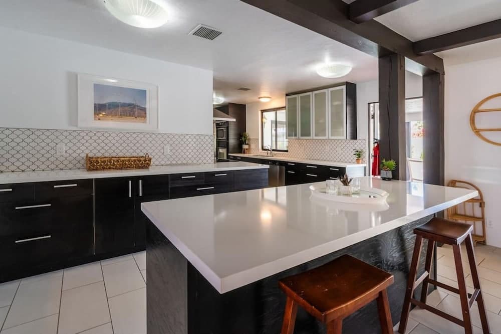 Mountain View Mid-century - Image 5