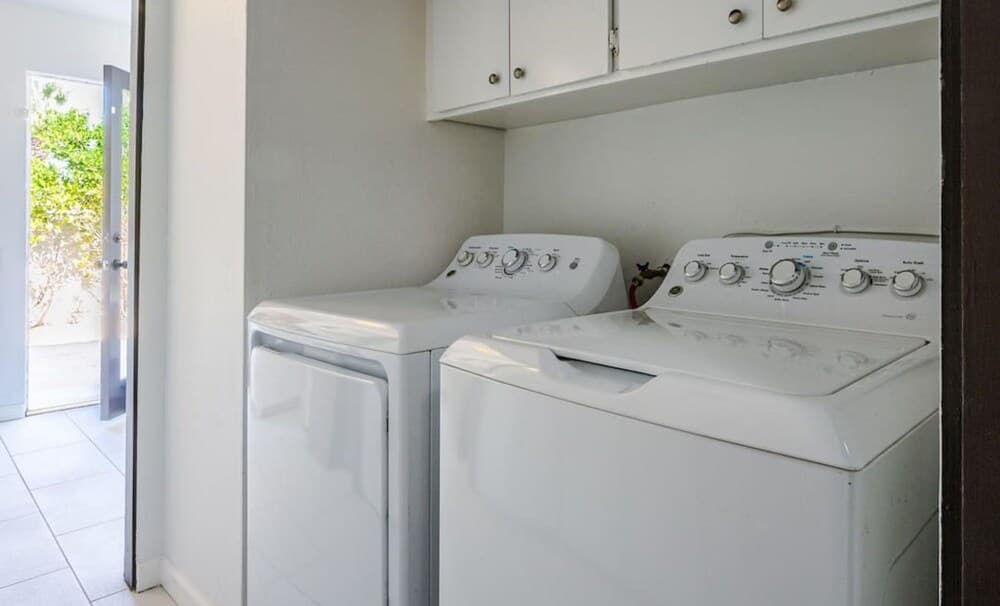 Mountain View Mid-century - Image 17