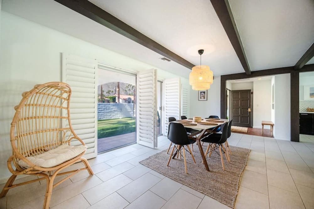 Mountain View Mid-century - Image 9