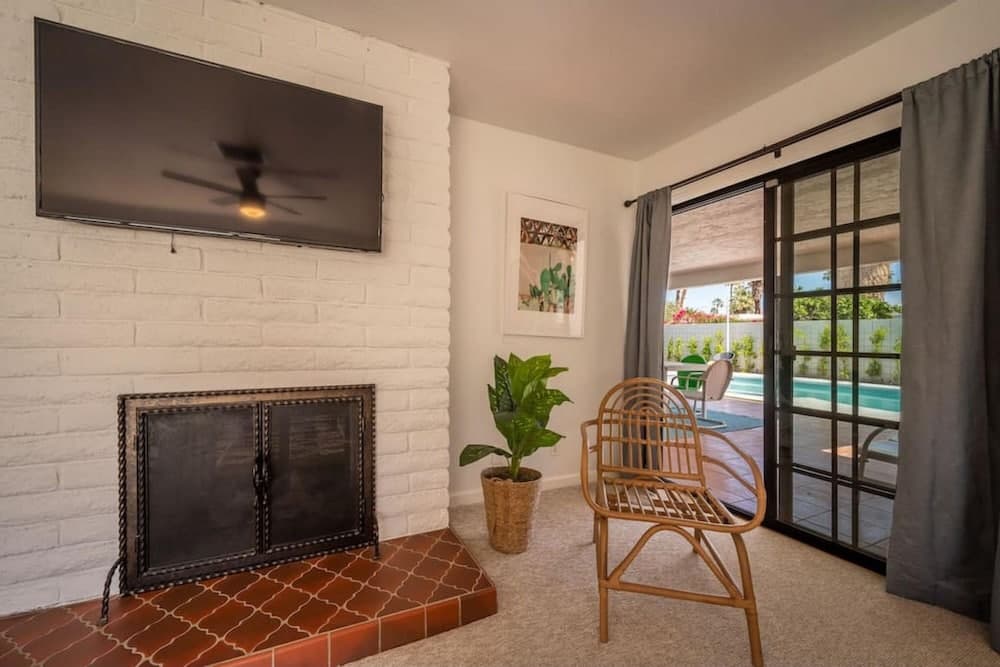 Mountain View Mid-century - Image 19