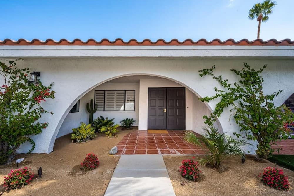 Mountain View Mid-century - Image 33