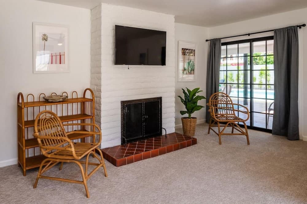 Mountain View Mid-century - Image 22