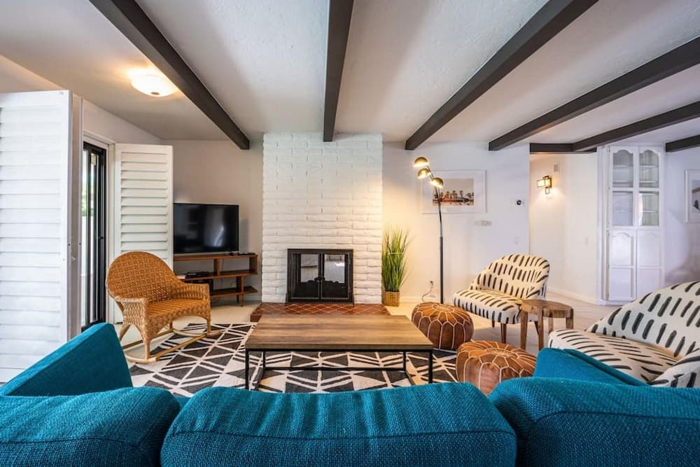 Mountain View Mid-century - Image 5