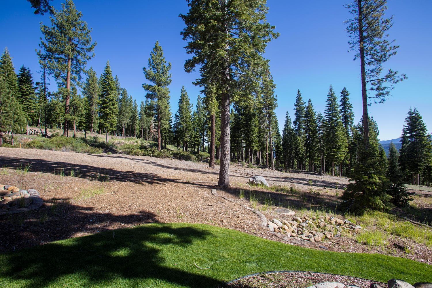 Mountainside Ski-in Ski-Out - Image 12