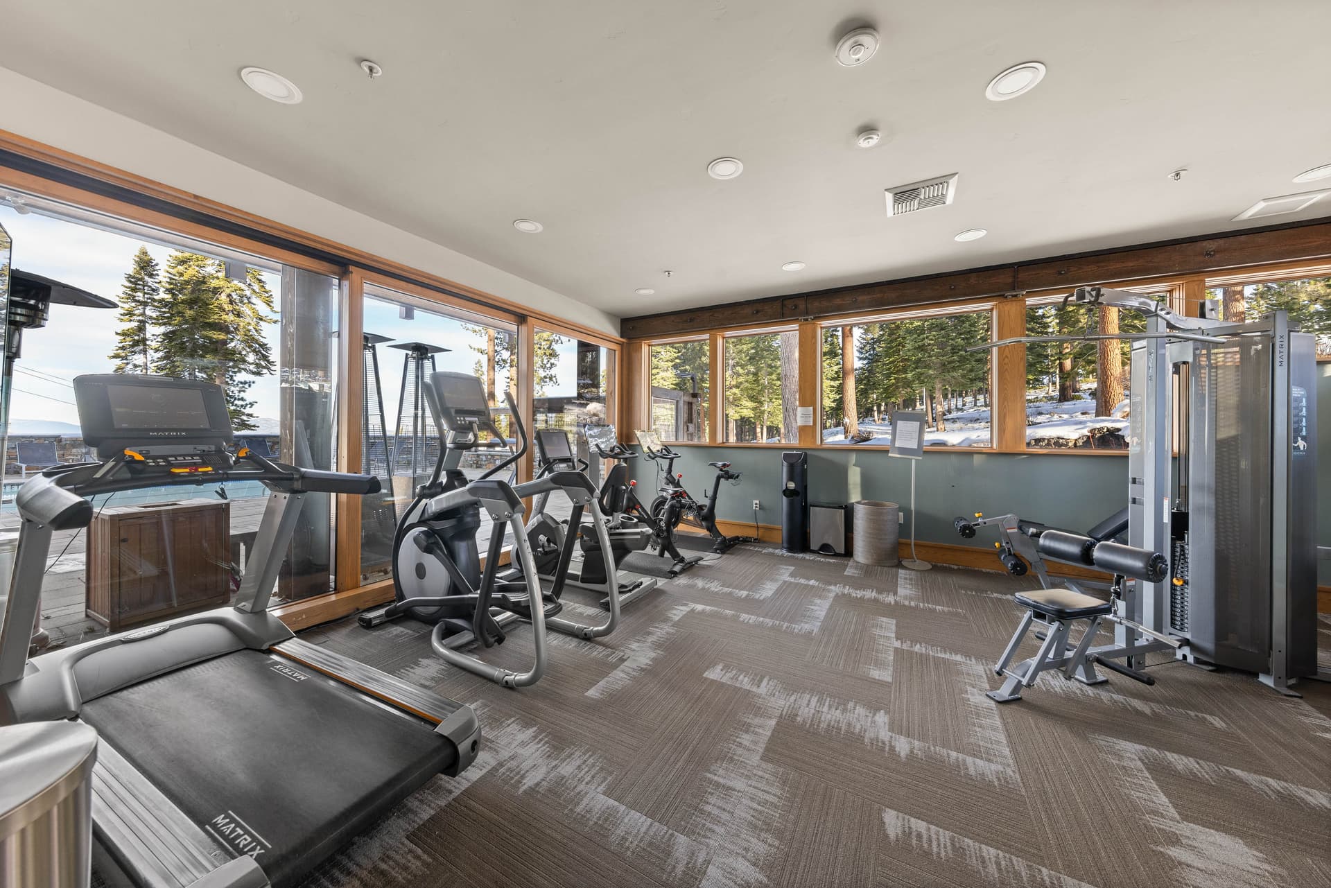 Mountainside Ski-in Ski-Out - Image 23