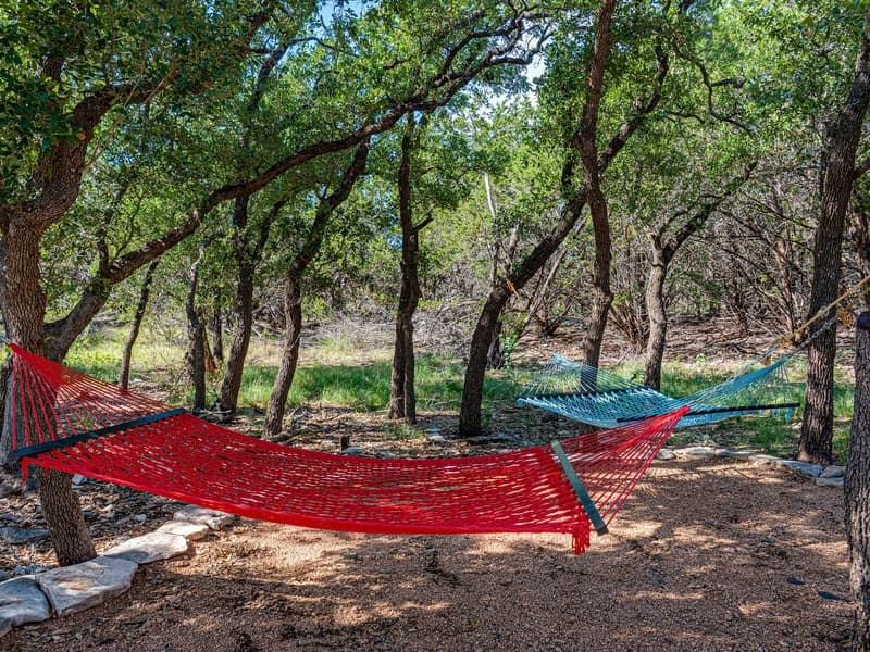 Cedar Bliss Texas Cabin - Image 25