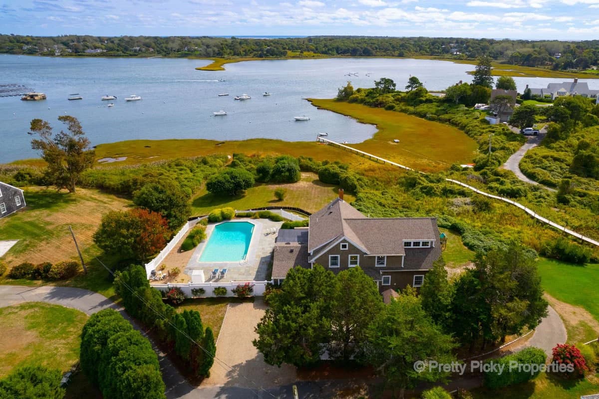 Serenity by the Sea - Image 32