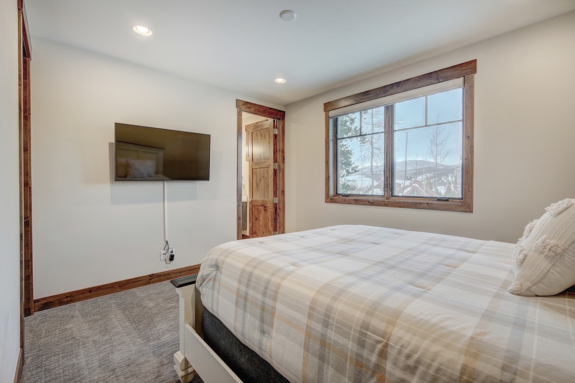 Eagle Ridge - Image 15