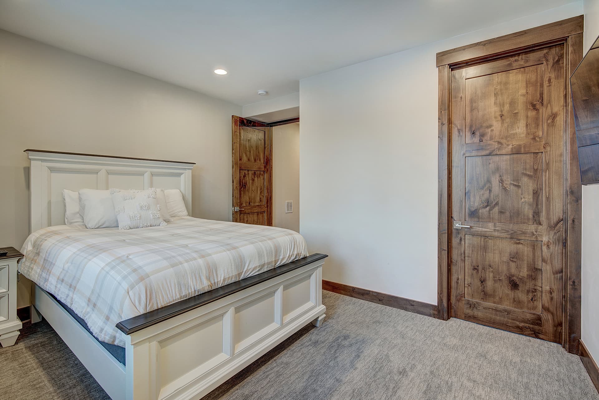 Eagle Ridge - Image 16