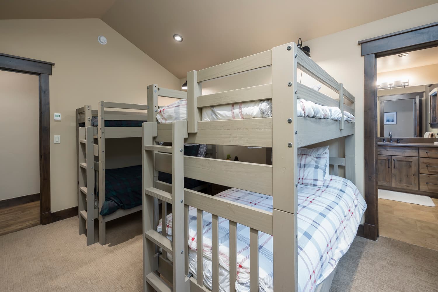 Ten Mile Vista - Image 27