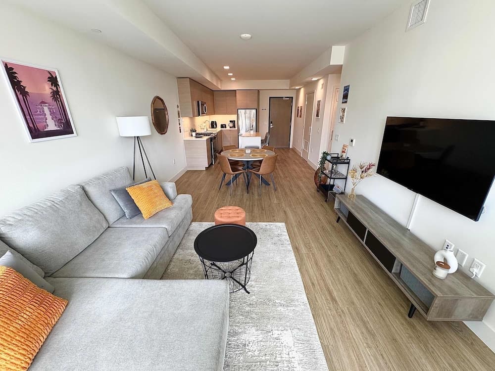 Upscale Downtown San Diego Stay - Image 4