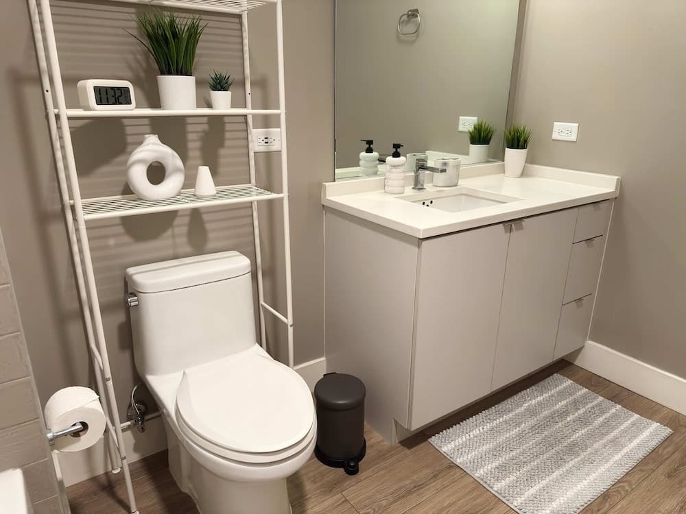 Upscale Downtown San Diego Stay - Image 21