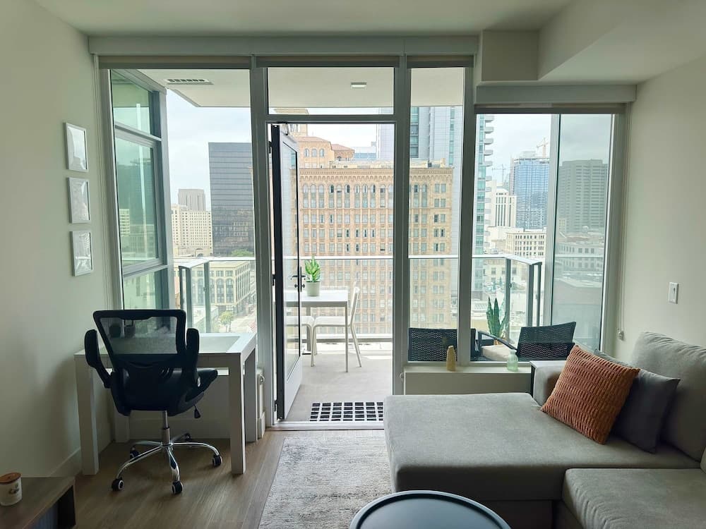 Upscale Downtown San Diego Stay - Image 3