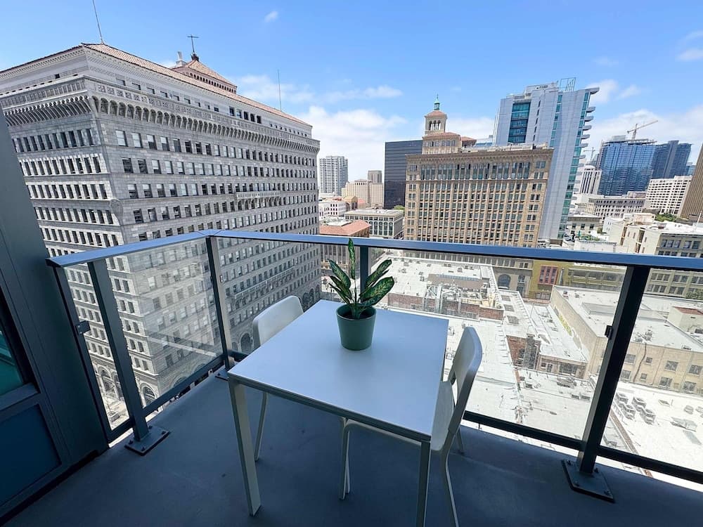 Upscale Downtown San Diego Stay - Image 2