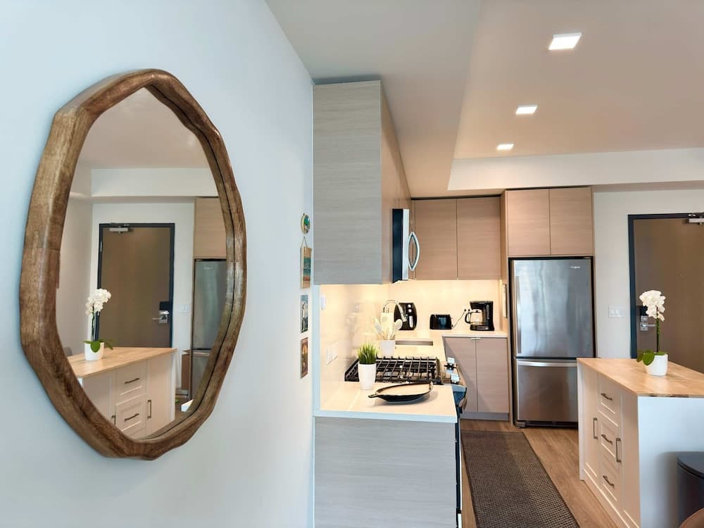 Upscale Downtown San Diego Stay - Image 14